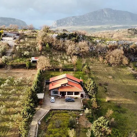 Flyhouse Sicilia منزل ريفي *